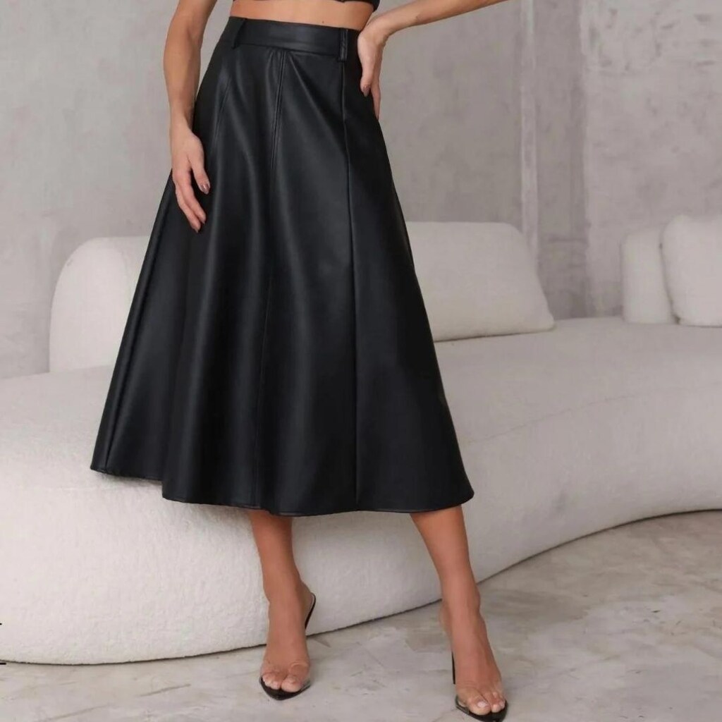 saia midi preta, peça para looks para eventos corporativos 