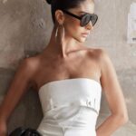 Moda urbana destaca diferença entre branco e off-white: branco puro é marcante e frio; off-white é elegante, quente e discreto. Look moderno e sofisticado.